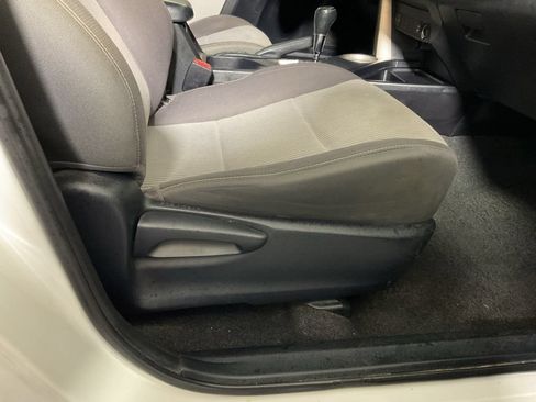 Used 2013 Toyota RAV4 XLE AWD/4WD image 36