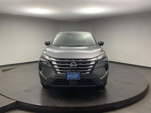 Used 2024 Nissan Rogue S FWD image 2