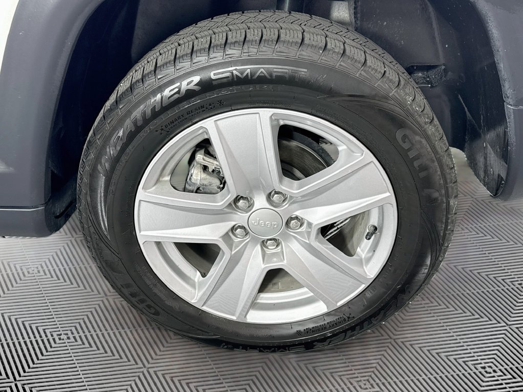 Used 2022 Jeep Compass Latitude AWD/4WD image 28