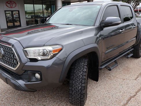 Used 2019 Toyota Tacoma TRD Off-Road w/ Technology Package AWD/4WD image 7