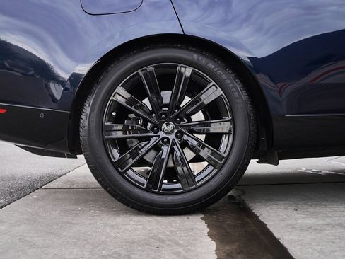 Used 2023 Land Rover Range Rover Long Wheelbase SE image 19