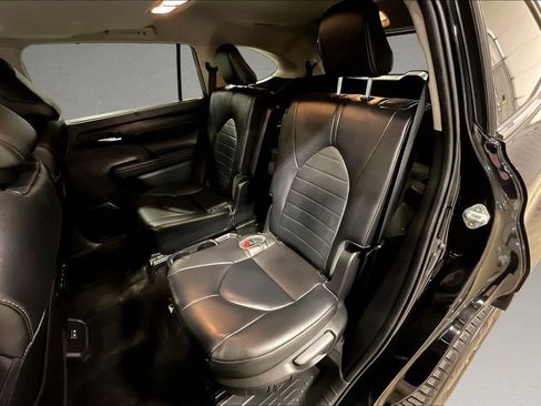 Used 2023 Toyota Highlander XLE AWD/4WD image 22