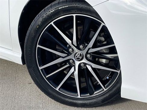 Used 2022 Toyota Camry SE image 9