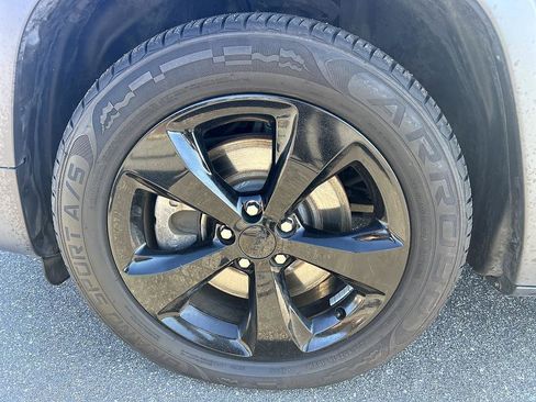 Used 2019 Jeep Cherokee Latitude Plus image 8