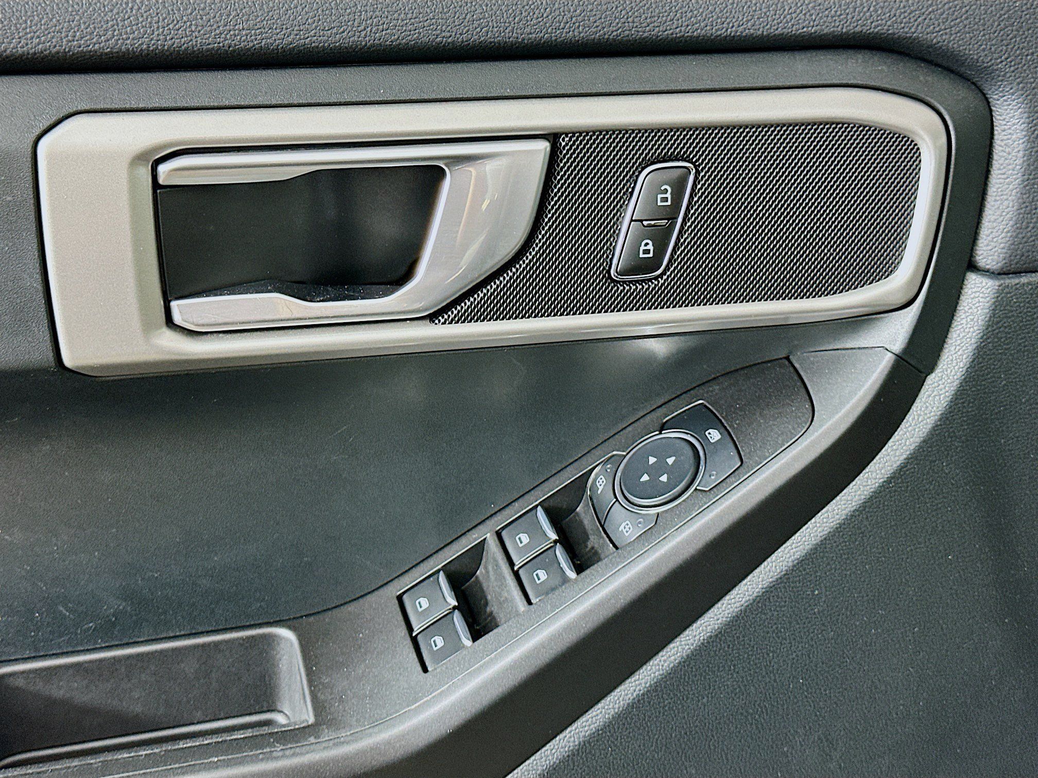 Used 2023 Ford Explorer 4WD image 15