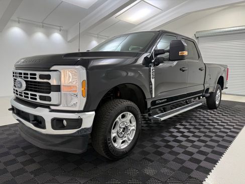 Used 2025 Ford F250 XLT AWD/4WD image 3