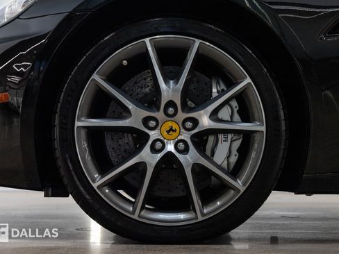 Used 2011 Ferrari California RWD image 2