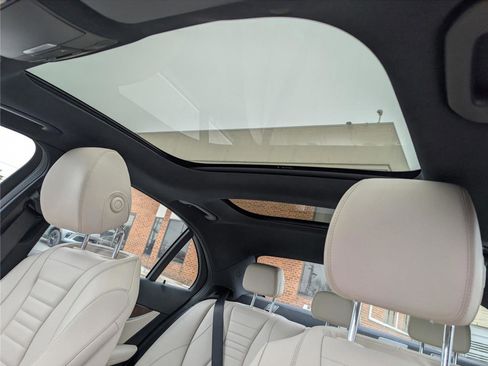 Used 2017 Mercedes-Benz E 300 4MATIC image 18