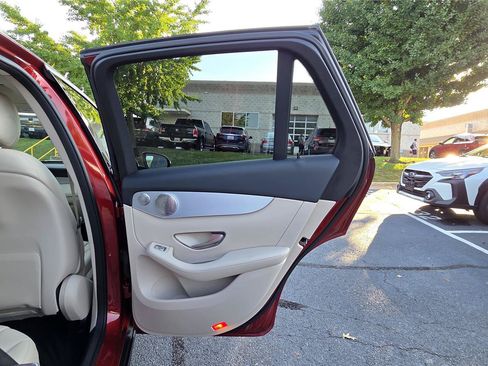 Used 2017 Mercedes-Benz GLC 300 4MATIC image 67