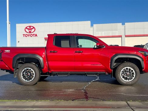 Used 2024 Toyota Tacoma TRD Off-Road image 3