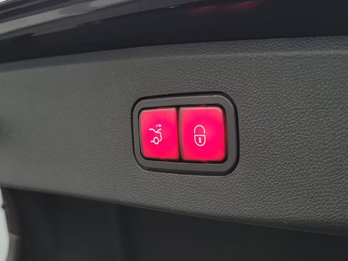 Used 2016 Mercedes-Benz E 250 Sedan image 6