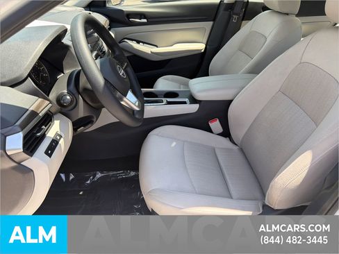 Used 2025 Nissan Altima 2.5 SV FWD image 10
