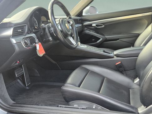 Used 2019 Porsche 911 Turbo image 4