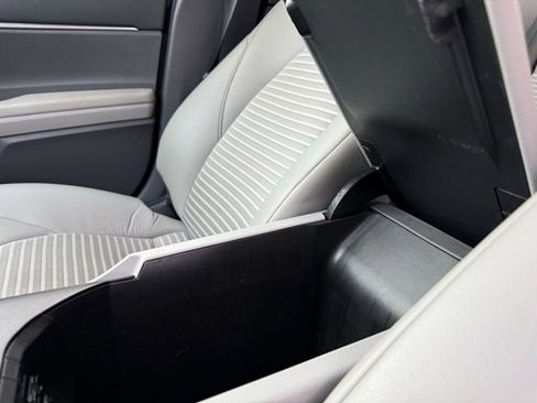 Used 2024 Toyota Camry SE image 24