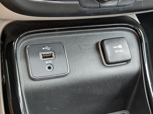 Used 2018 Jeep Compass Limited w/ Navigation Group FWD image 24