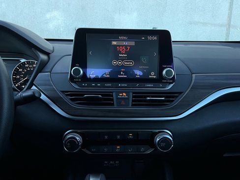 Used 2025 Nissan Altima 2.5 SV image 25