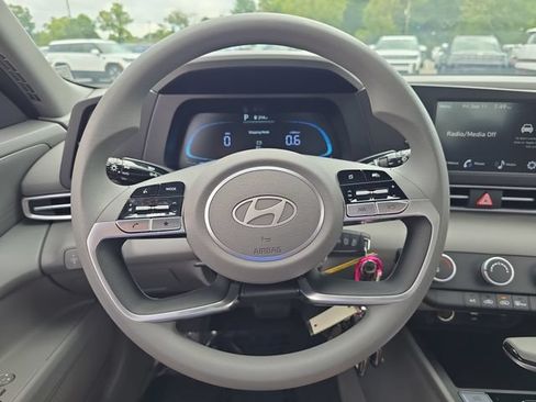 New 2026 Hyundai Elantra SE FWD image 17