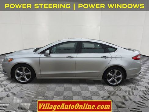 Used 2015 Ford Fusion SE image 9