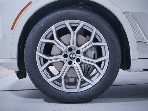 Used 2024 BMW X7 xDrive40i AWD/4WD image 2