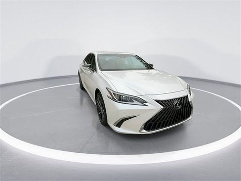 Used 2023 Lexus ES 300h image 3