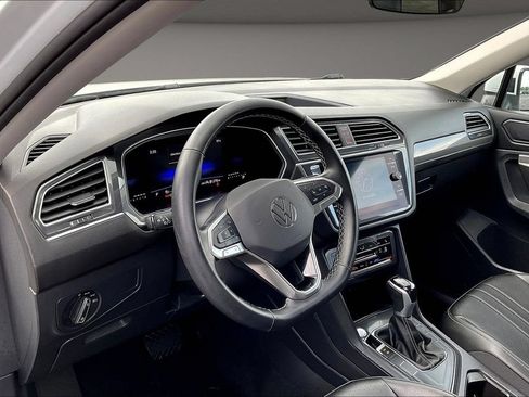 Used 2024 Volkswagen Tiguan SE FWD image 19