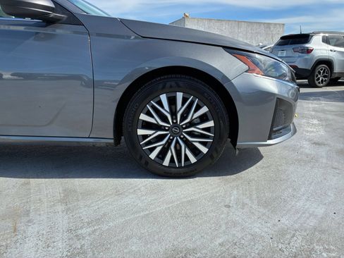 Used 2025 Nissan Altima 2.5 SV FWD image 30