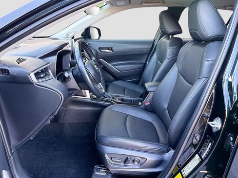 Used 2024 Toyota Corolla Cross XLE w/ Convenience Package FWD image 19