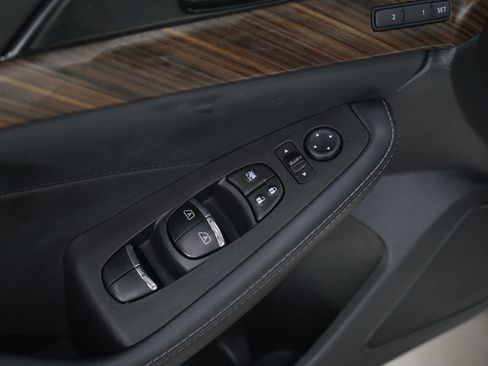 Used 2017 Nissan Maxima Platinum image 18