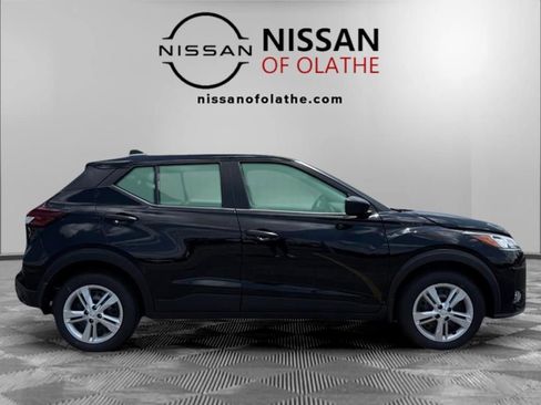 Certified 2025 Nissan Kicks Play S image 26