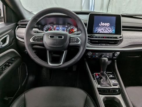 Used 2025 Jeep Compass Latitude image 22