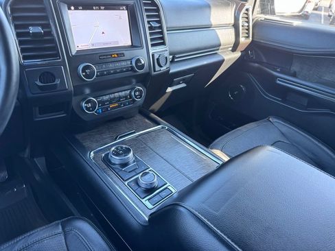 Used 2019 Ford Expedition Limited w/ Equipment Group 302A AWD/4WD image 40