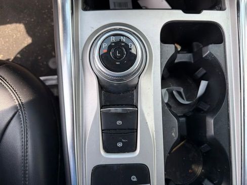 Used 2022 Ford Explorer XLT w/ Equipment Group 202A RWD image 27