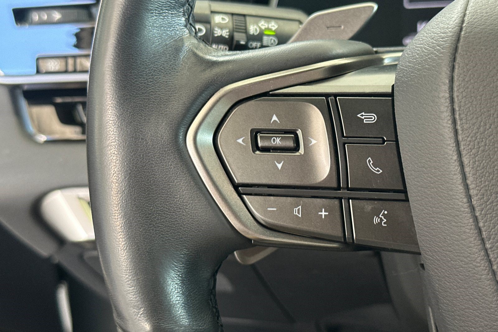 Used 2023 Lexus RX 350h w/ Cold Area Package AWD/4WD image 30