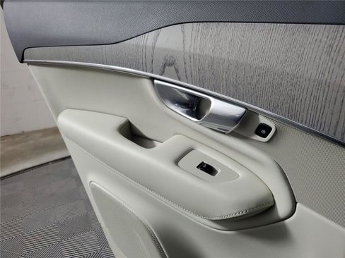 Certified 2025 Volvo XC90 B6 Plus AWD/4WD image 18