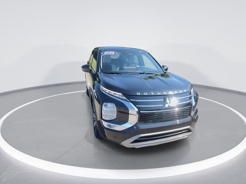 Used 2025 Mitsubishi Outlander SE FWD image 3