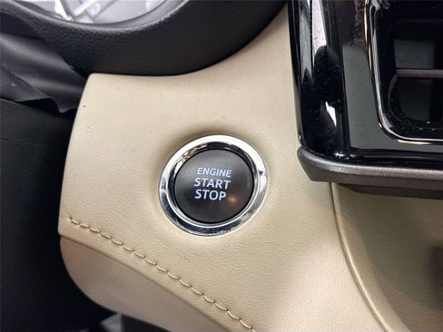 Certified 2023 Toyota Highlander XLE image 20