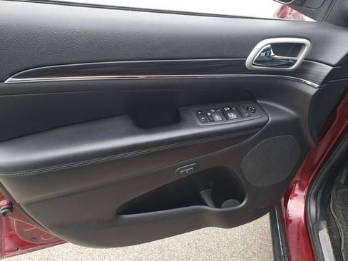 Used 2019 Jeep Grand Cherokee Limited image 10