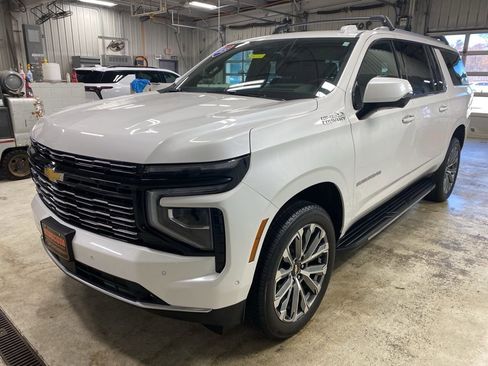 Certified 2025 Chevrolet Suburban High Country image 7