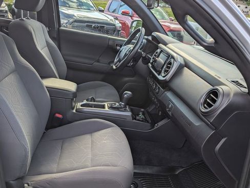 Used 2018 Toyota Tacoma TRD Sport w/ Exterior Package AWD/4WD image 19