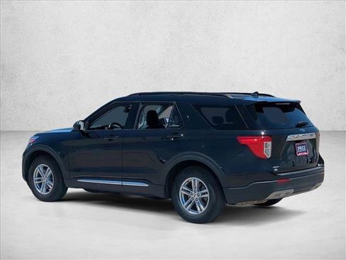 Used 2023 Ford Explorer XLT w/ Equipment Group 202A RWD image 8
