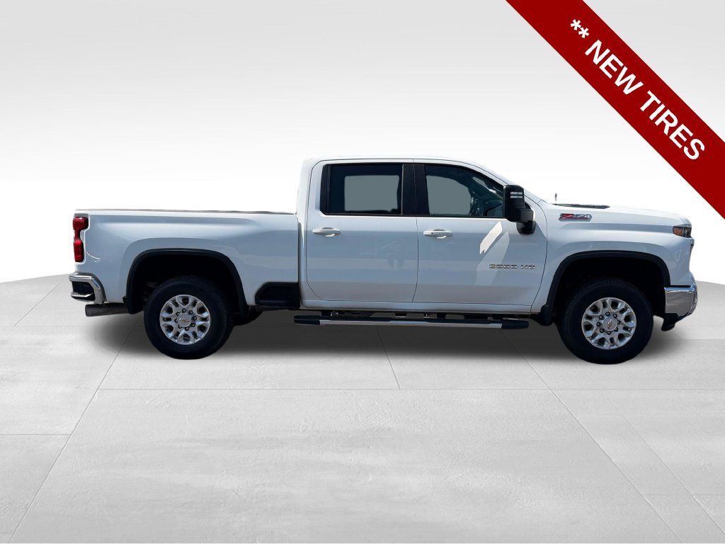 Used 2025 Chevrolet Silverado 2500 LT AWD/4WD image 11