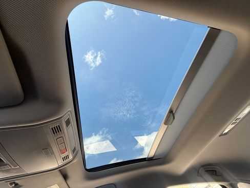 Certified 2021 Volkswagen Jetta SE w/ SE Cold Weather Package image 12