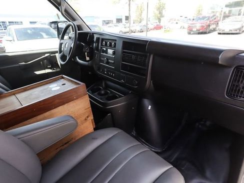 Used 2022 GMC Savana 2500 w/ Chrome Appearance Package RWD image 22