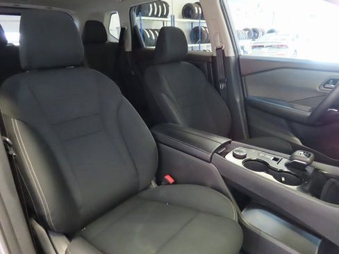 Used 2023 Nissan Rogue S image 6