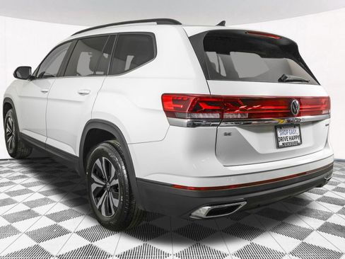 Used 2024 Volkswagen Atlas SE AWD/4WD image 16