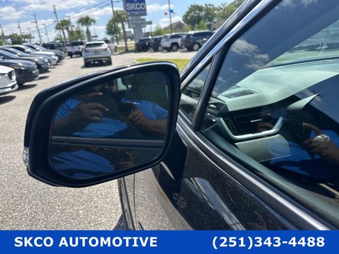 Used 2022 Toyota RAV4 XLE w/ Convenience Package image 10