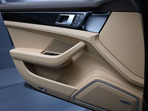 Used 2023 Porsche Panamera Platinum Edition image 25