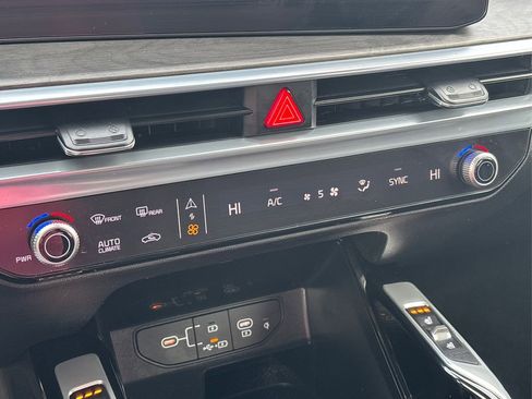 Certified 2024 Kia Sorento SX image 32