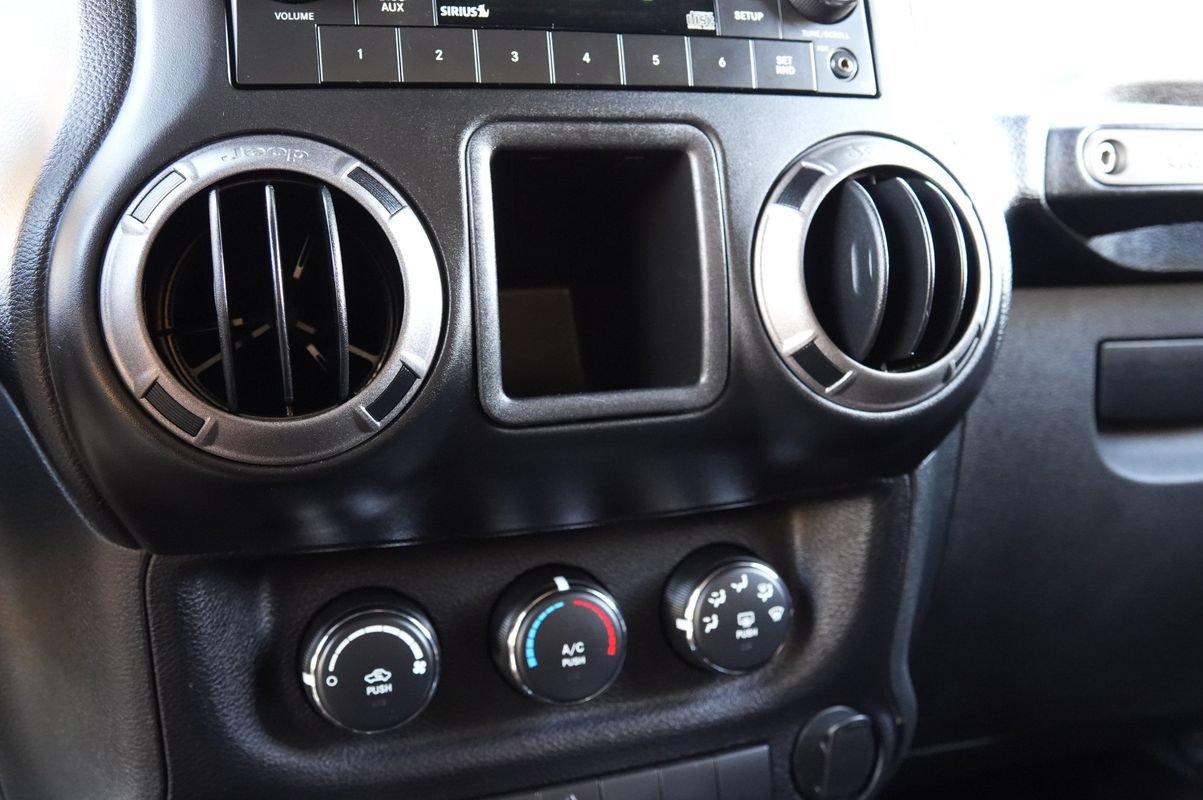 Used 2015 Jeep Wrangler Sport AWD/4WD image 37