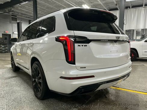Used 2024 Cadillac XT6 Sport w/ LPO, ONYX Package image 8